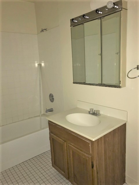 Image of  838 W Cornelia #1