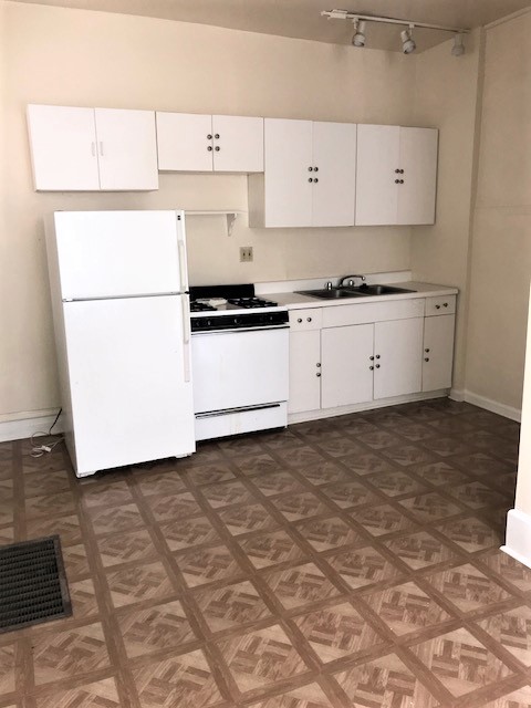 Image of  842 W Cornelia #1