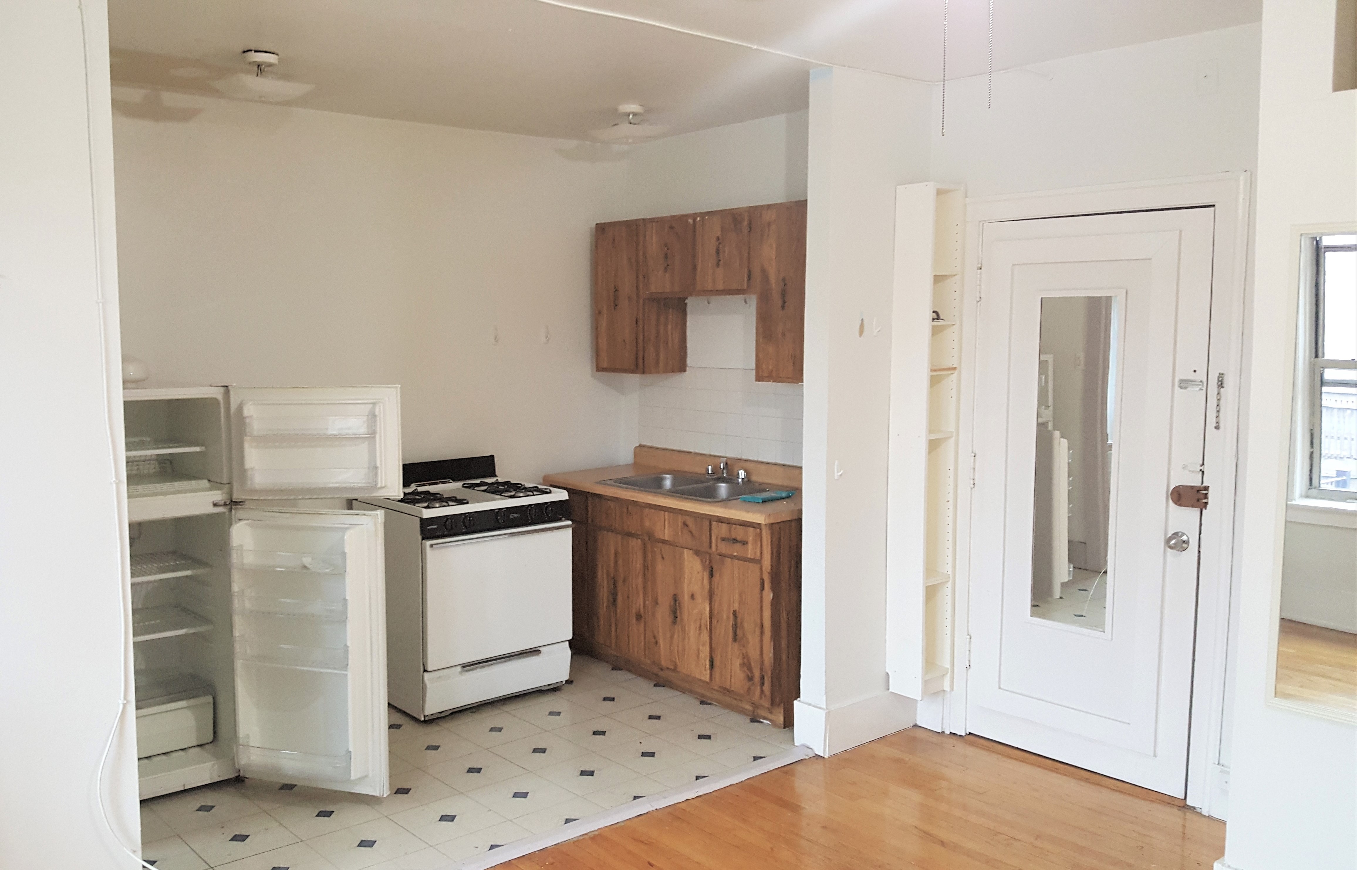 Image of  1100 W Roscoe #36