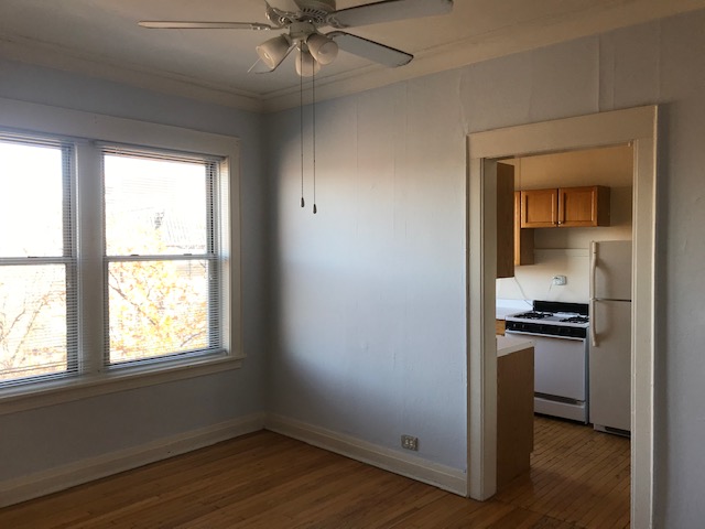 Image of  1201 W Waveland #3