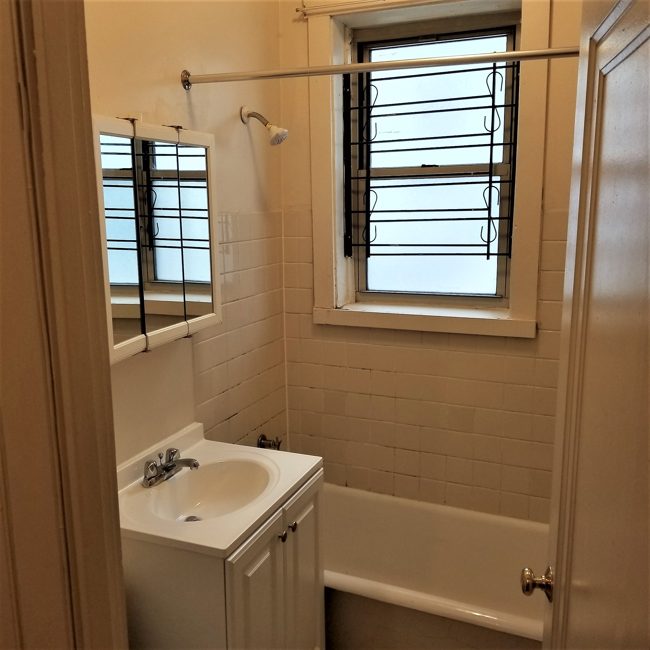 Image of  1100 W Roscoe #4