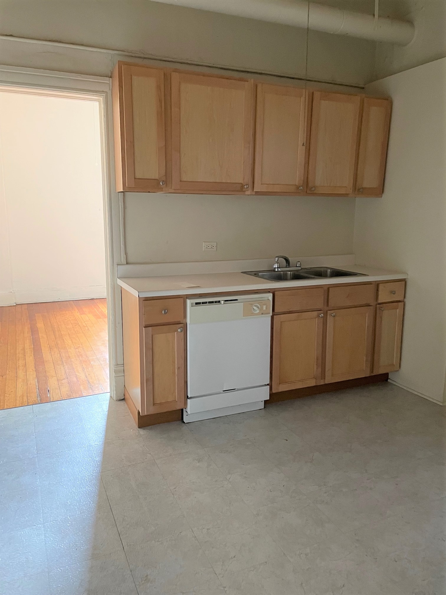 Image of  652 N Noble #2R