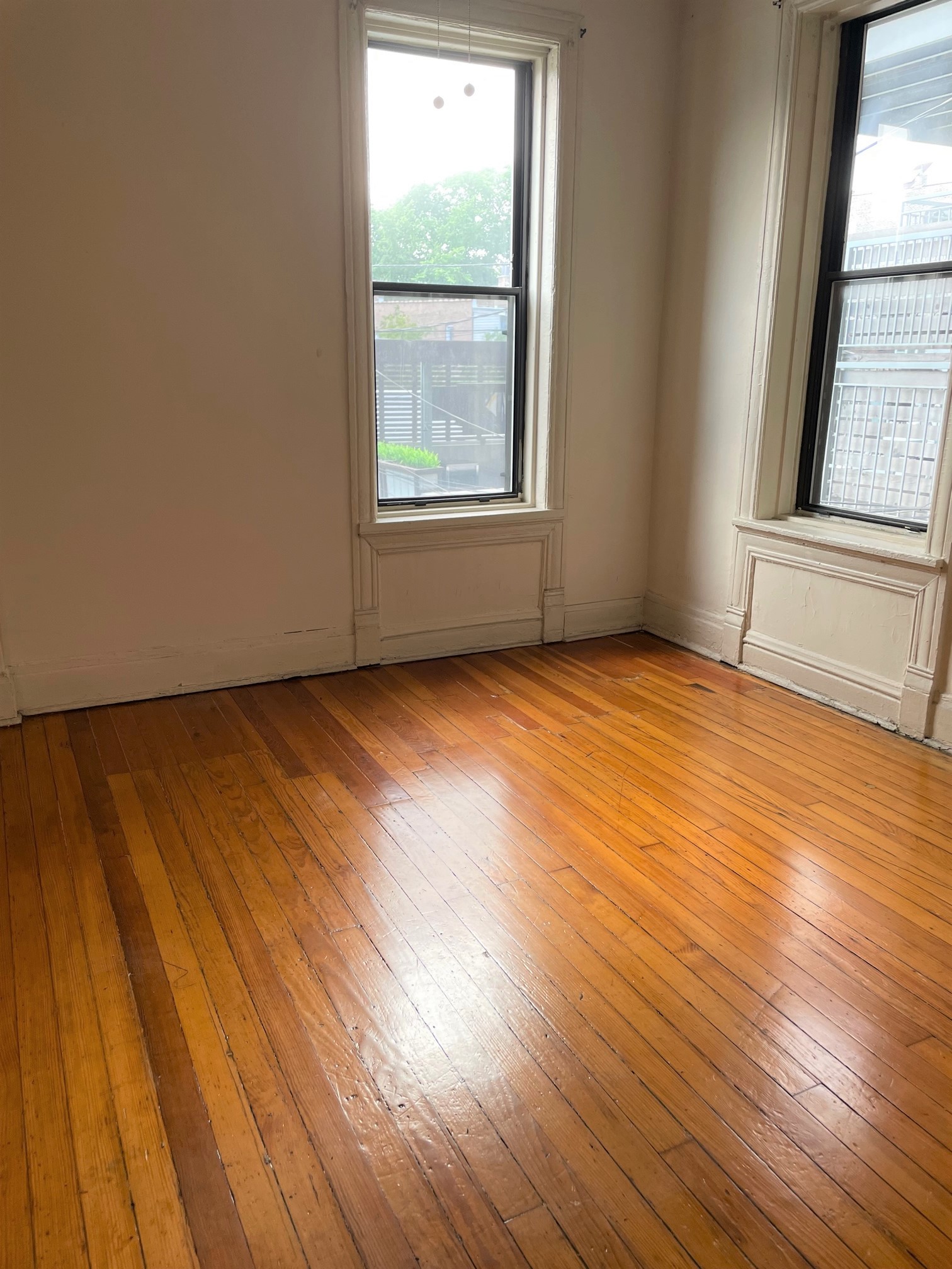 Image of  652 N Noble #2R
