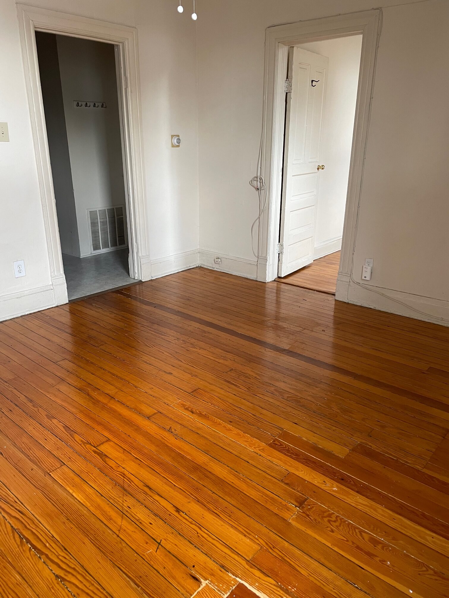 Image of  652 N Noble #2R