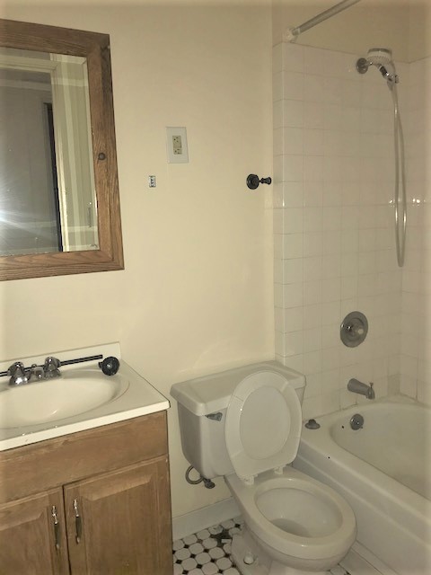 Image of  836 W Cornelia #2