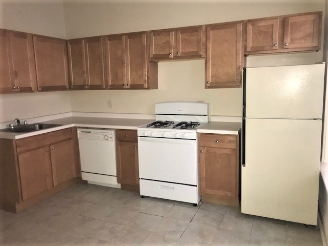 Image of  836 W Cornelia #2