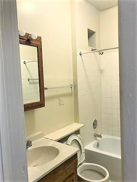 Image of  840 W Cornelia #2