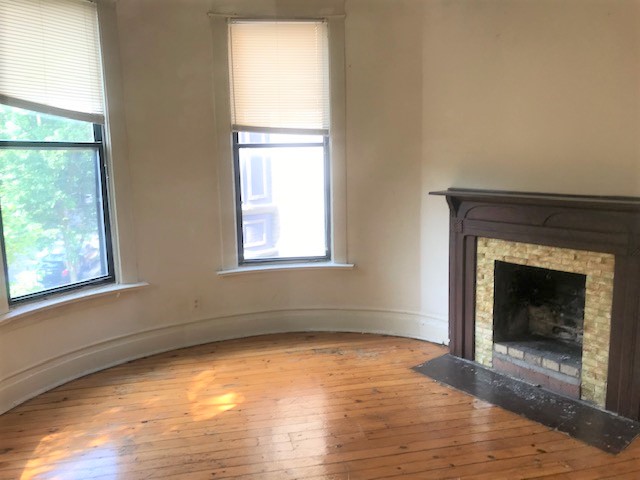 Image of  842 W Cornelia #2