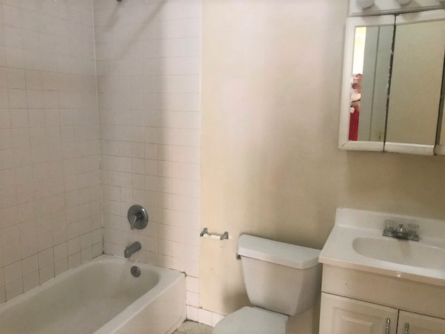Image of  842 W Cornelia #2
