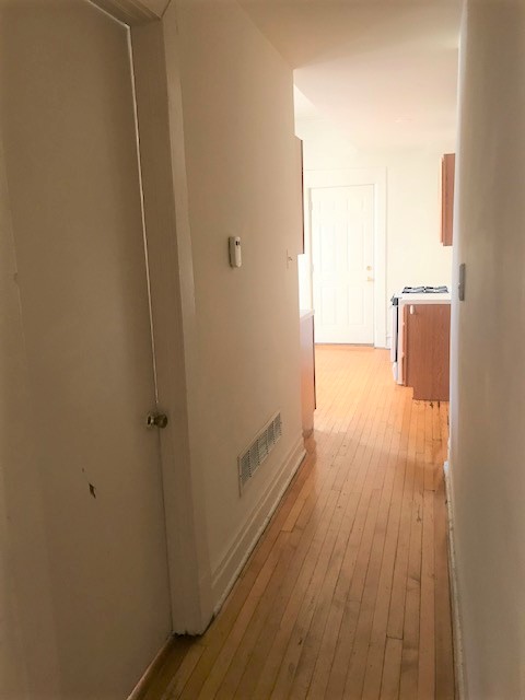 Image of  842 W Cornelia #2
