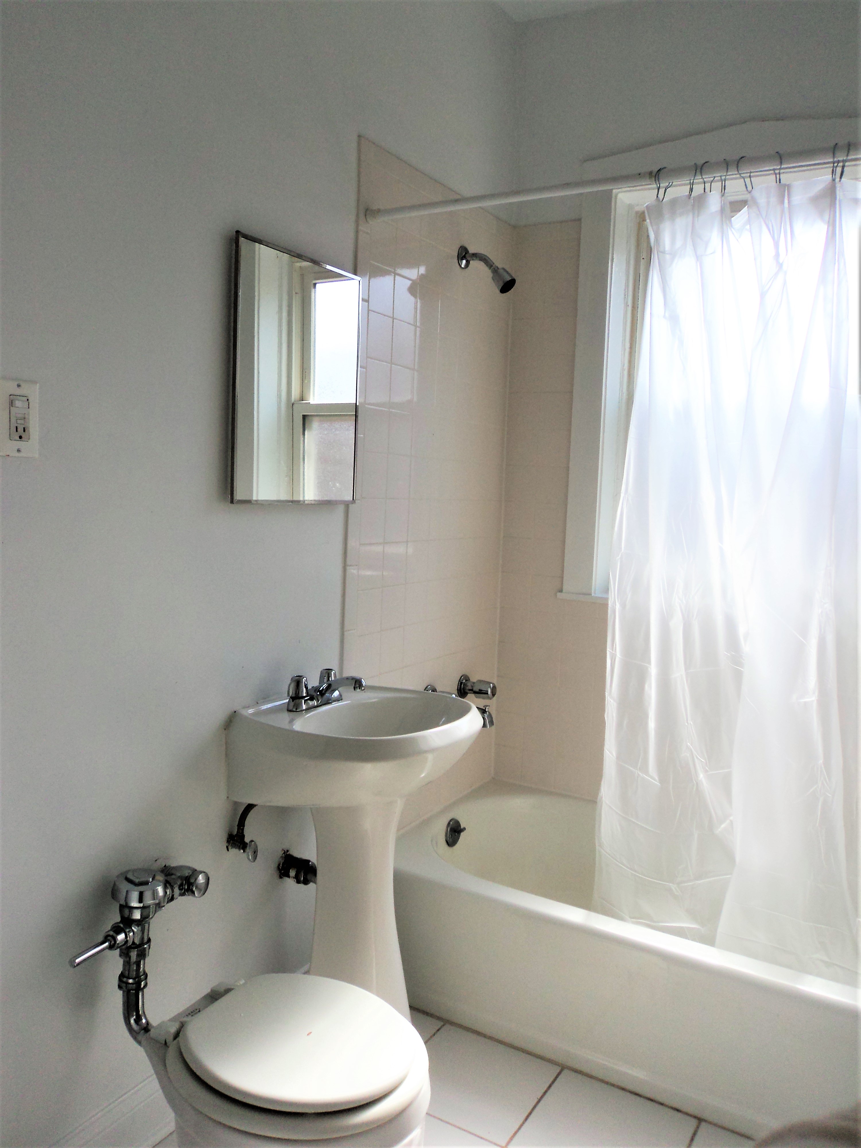 Image of  6528 N Lakewood #4