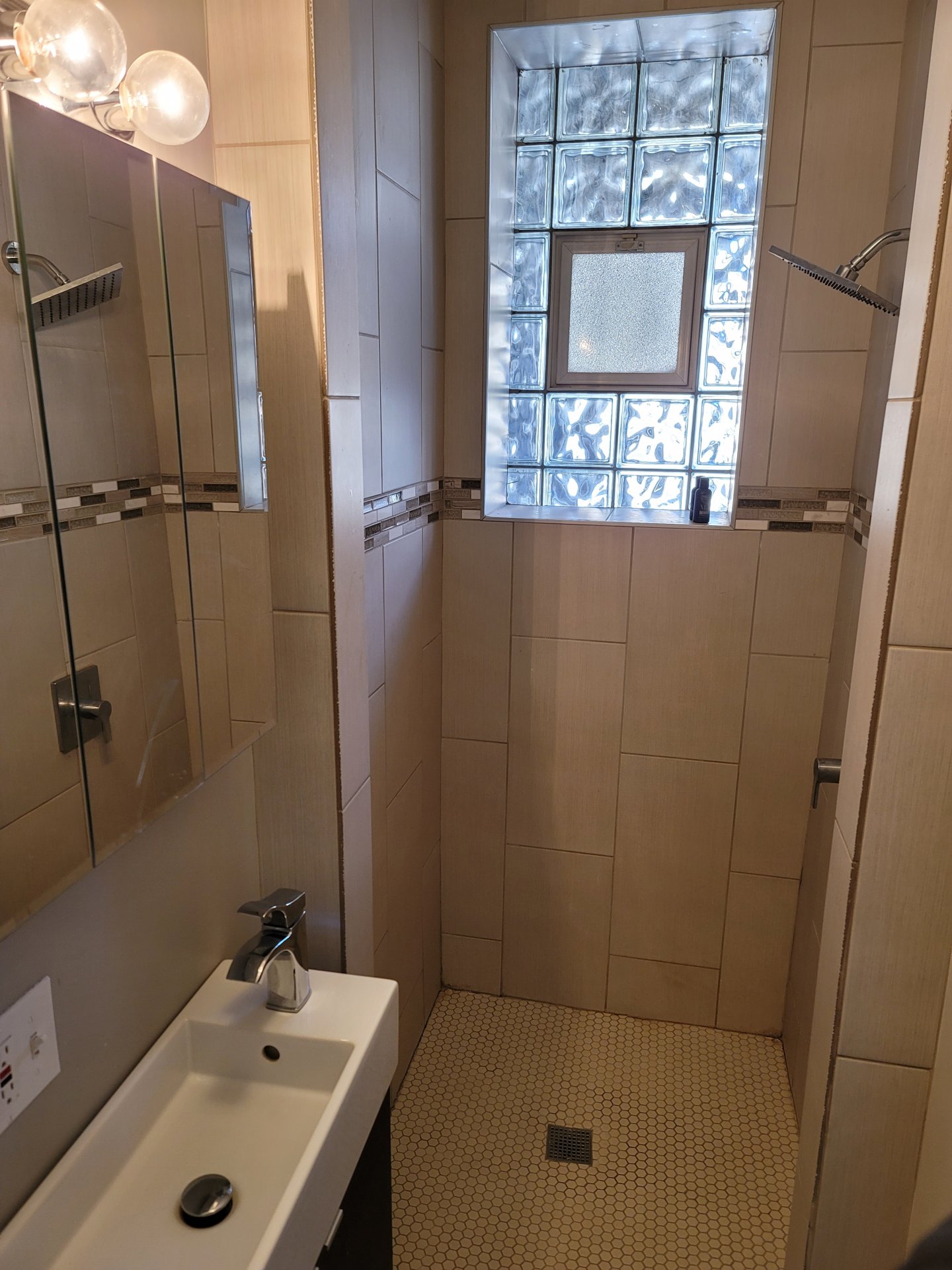 Image of  1248 W Montrose, #231