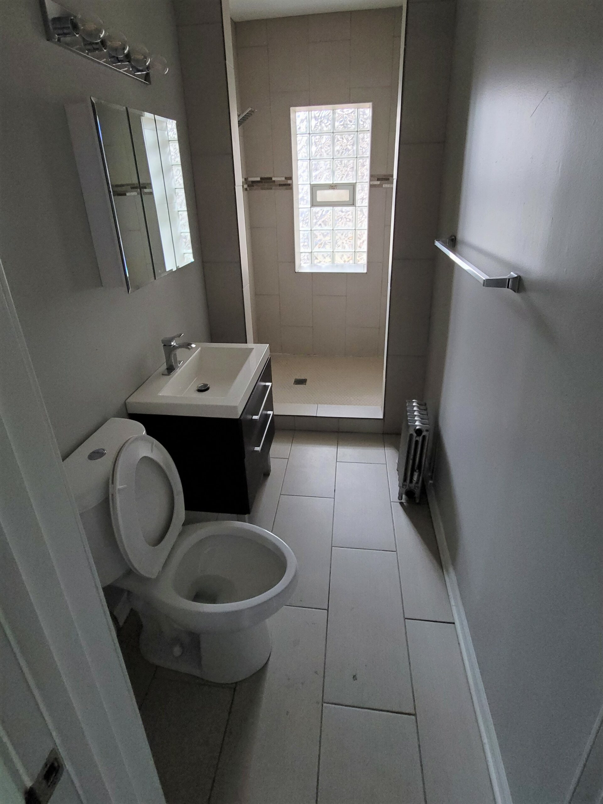 Image of  1248 W Montrose, #210
